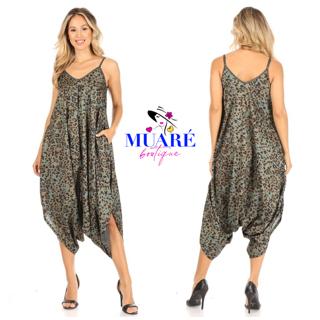 Leopard print jumpsuit with a v-neckline and side pockets